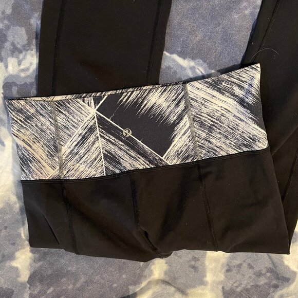 Lululemon Skinny Groove Pant II (Roll Down) Black / Heat Wave White Black sz 8 - Picture 3 of 7
